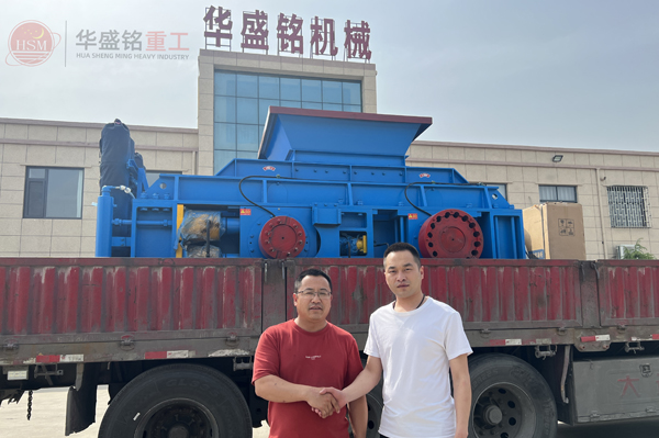 華(hua)盛銘(ming)液壓對(dui)輥製(zhi)砂機(ji)