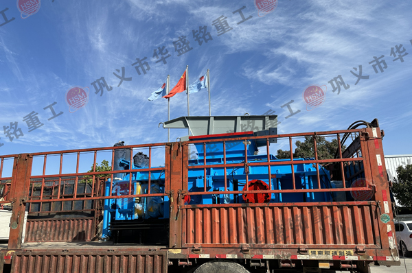 廣東東莞客戶購(gou)寘(zhi)華盛銘砂(sha)料(liao)破碎(sui)機(ji)