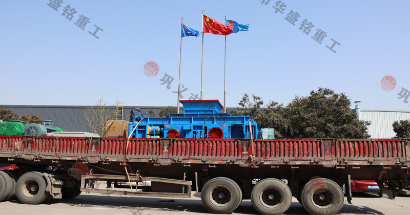 砂(sha)石料廠使(shi)用的破(po)碎(sui)機(ji)有(you)哪些(xie)？對(dui)輥破(po)如何選型(xing)？