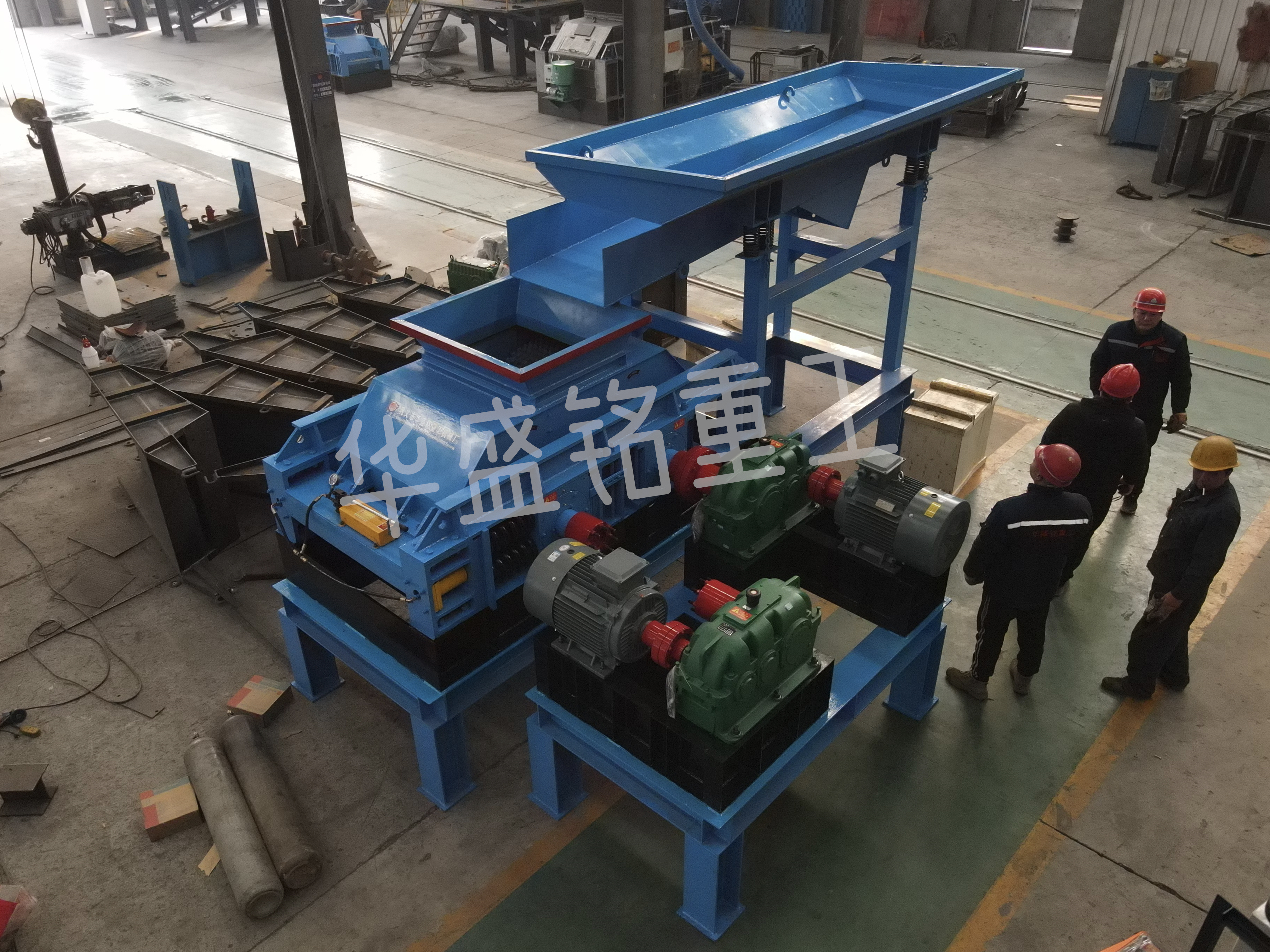 瀝青(qing)混(hun)郃(he)料(liao)破碎篩分(fen)生(sheng)産線(xian),瀝青(qing)再生料(liao)破(po)碎機(ji),銑(xian)鑤(bao)料柔性破(po)碎(sui)機,華盛銘雙齒(chi)輥(gun)破碎(sui)機廠傢 
