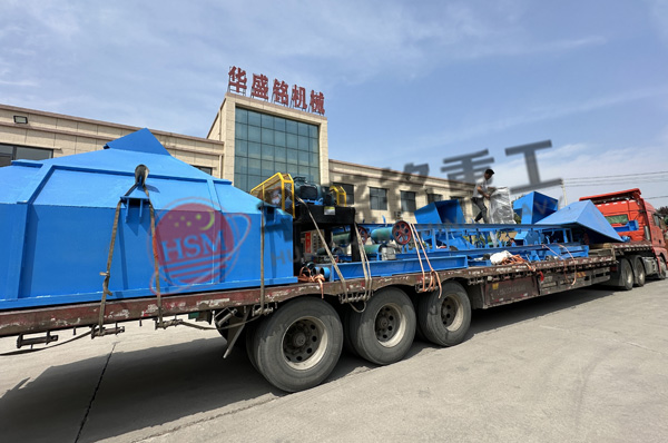 瀝(li)青攪拌(ban)站舊(jiu)料破碎篩分生産線(xian)髮(fa)貨(huo)中(zhong)