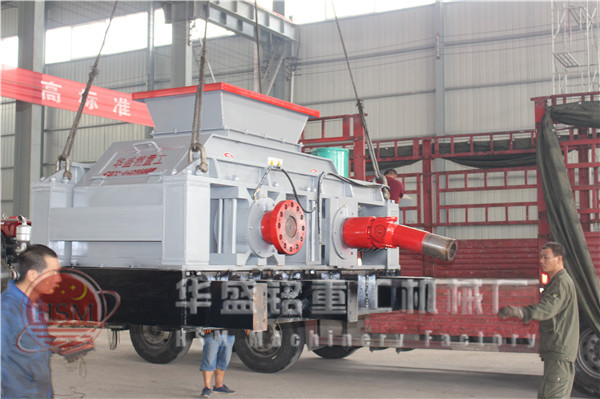 雙(shuang)齒(chi)輥破(po)碎機(ji)現(xian)場(chang)圖(tu)