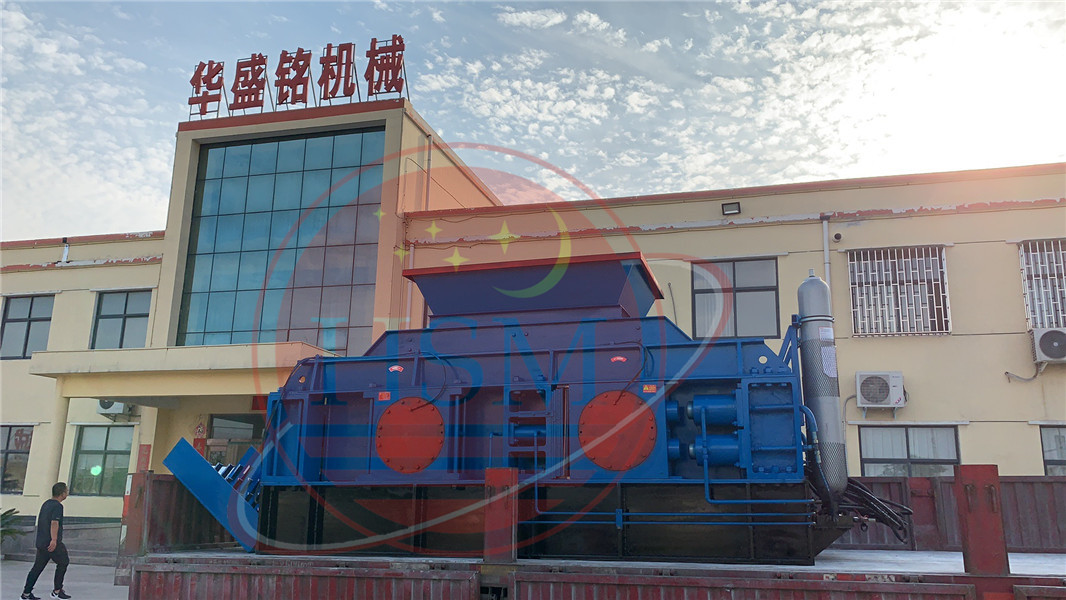 對(dui)輥(gun)式(shi)破(po)碎(sui)機(ji)圖(tu)片