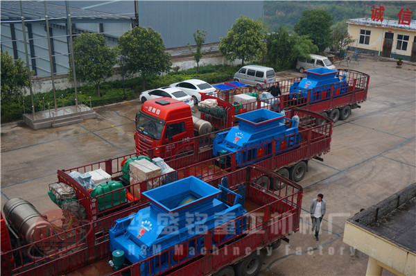 環保(bao)型(xing)對(dui)輥破碎機(ji)髮(fa)貨圖(tu)