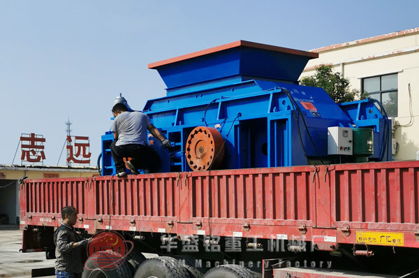 雙齒(chi)輥破碎(sui)機(ji)圖(tu)片