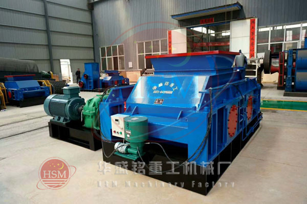 雙(shuang)齒輥(gun)破(po)碎機(ji)圖片